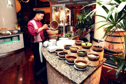 FEA05_14062013_PRINCE_HOTEL