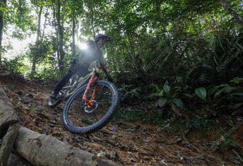 BUKIT DINDING BATUAN TERTUA