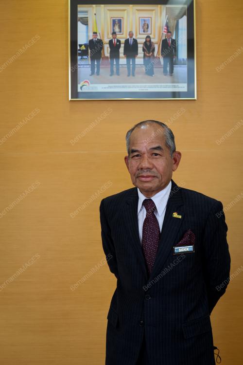 TAN SRI MOHD SIDEK HASSAN