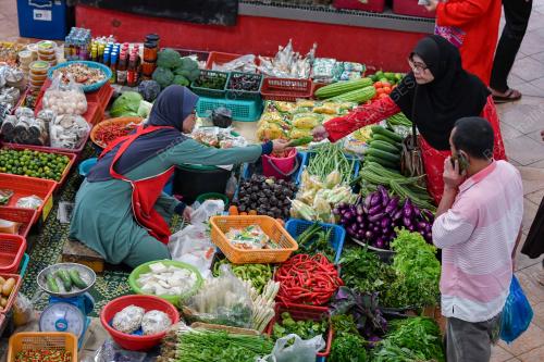 PENIAGA WANITA DI PASAR SITI KHADIJAH