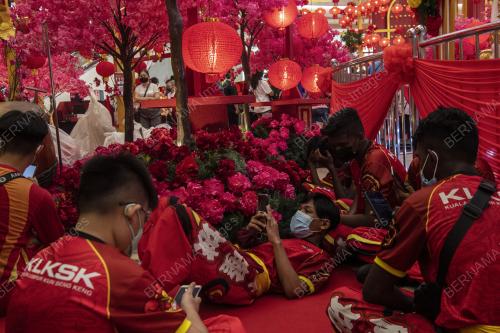 TARIAN SINGA MENJELANG TAHUN BARU CINA