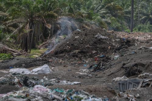 PEMBUANGAN SAMPAH HARAM