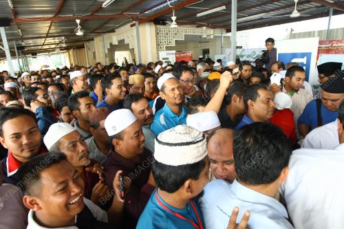 FEA06_17072013_SEDEKAH