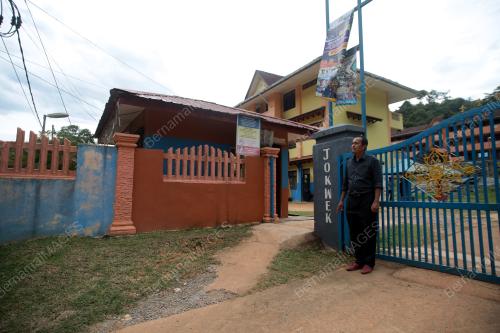 NIK ROZMAN NIK YAACOB