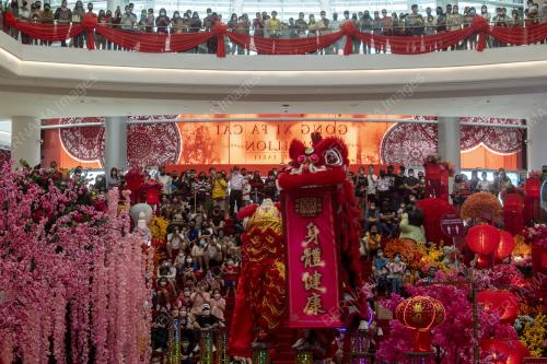 TARIAN SINGA MENJELANG TAHUN BARU CINA