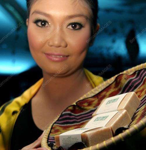 FEA07_06052015_SKIN_CARE_BORNEO