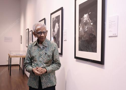 ERIC PERIS IKON FOTOGRAFI