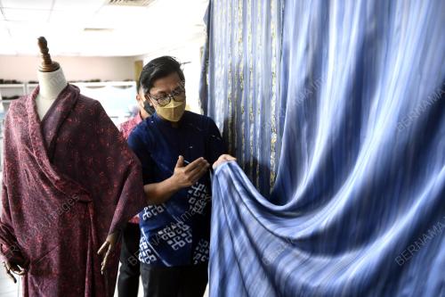 TUNKU HAJAH AZIZAH AMINAH MAIMUNAH ISKANDA