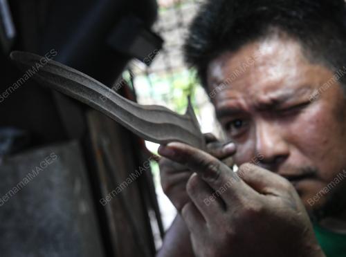 TUKANG BESI PESISIR SUNGAI PAHANG
