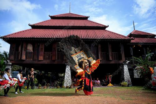 BARONGAN_WAROK