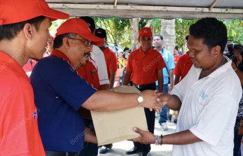 FEA09_02052012_KOMUNITI