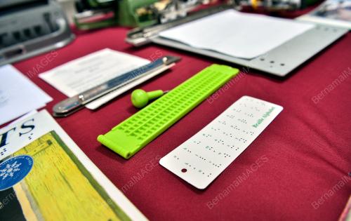 TULISAN BRAILLE