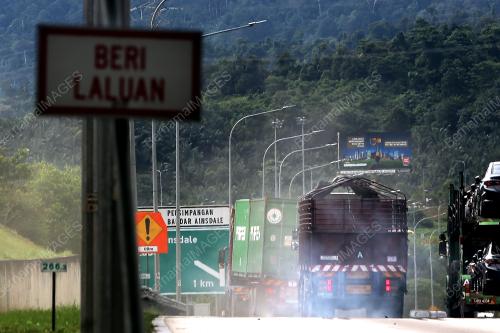KENDERAAN MUATAN BERAT