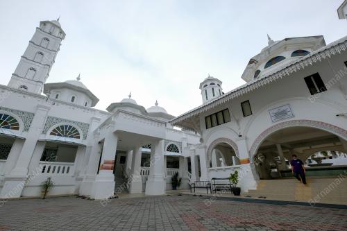MASJID PUTEH