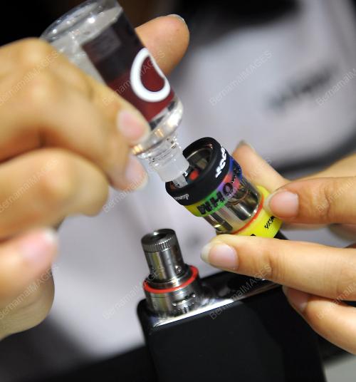 FEA09_26112015_VAPE