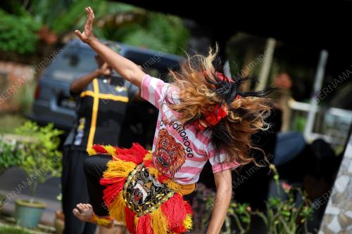 BARONGAN_WAROK