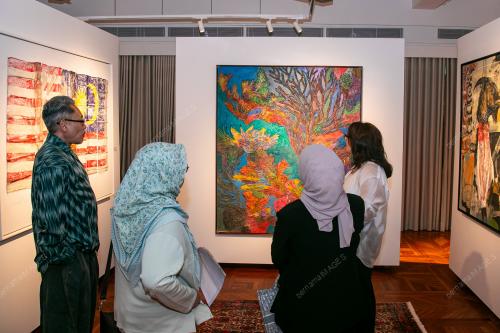 MIXED_EXHIBITION