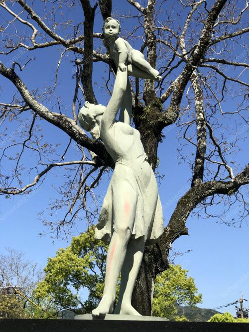 NAGASAKI BECKONS FOREIGN VISITORS