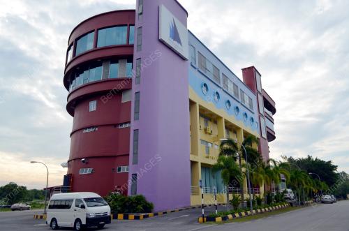 FEA11_18012013_MK_LAND_HOTEL