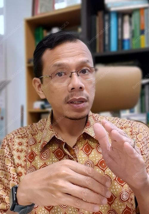 DR MOHD KHAIRIE AHMAD