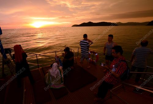 FEA12_23072016_MATAHARI_TERBENAM