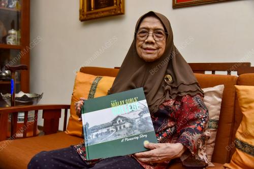 DATUK NIK SAFIAH KARIM