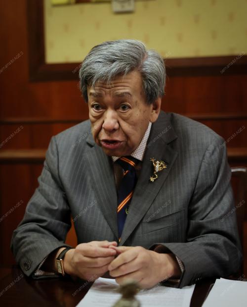SULTAN SHARAFUDDIN IDRIS SHAH