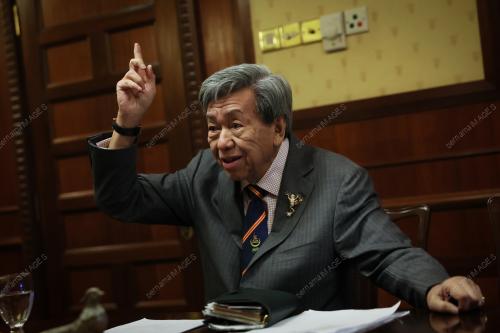 SULTAN SHARAFUDDIN IDRIS SHAH