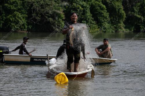 NELAYAN SUNGAI