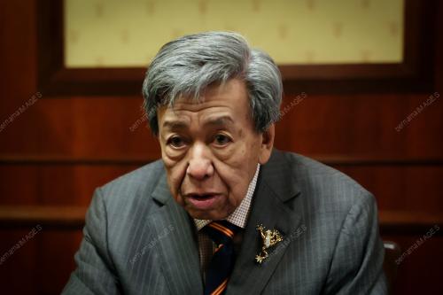 SULTAN SHARAFUDDIN IDRIS SHAH