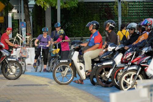 FEA15_20022017_WANITA_BASIKAL