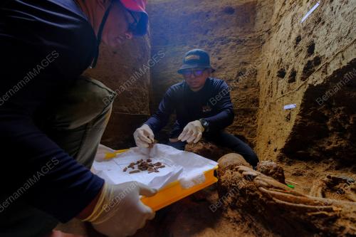 RANGKA MANUSIA PRASEJARAH BERUSIA 14,00 TAHUN