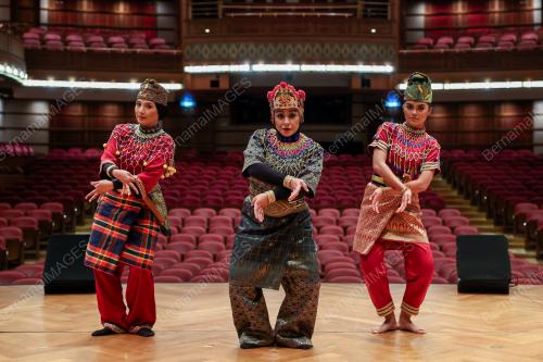 TEATER MAK YONG SHAKESPEARE