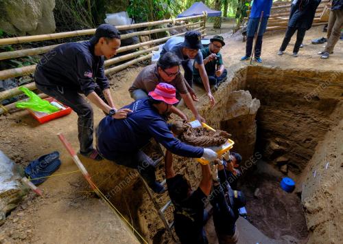 RANGKA MANUSIA PRASEJARAH BERUSIA 14,00 TAHUN