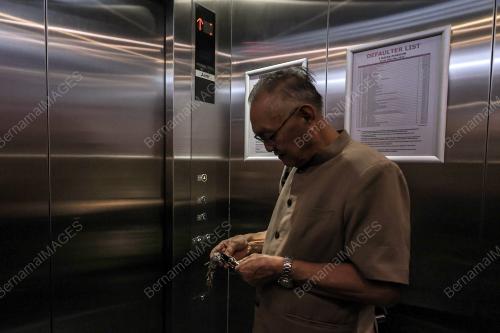 PEMBANGUNAN SEMULA BANDAR 1 RAZAK MANSION
