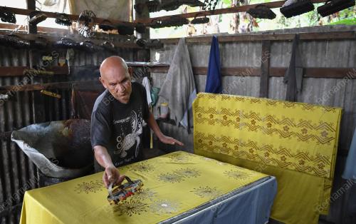 PEMBUATAN BATIK TRADISIONAL TERENGGANU