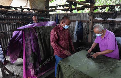 PEMBUATAN BATIK TRADISIONAL TERENGGANU