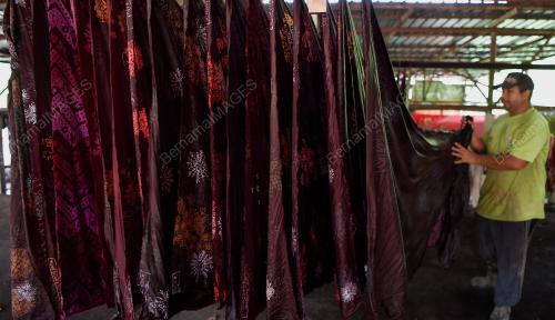 PEMBUATAN BATIK TRADISIONAL TERENGGANU