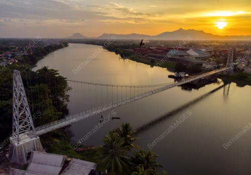 JAMBATAN GANTUNG SATOK