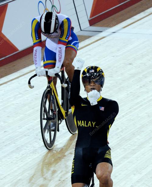 GBR01_05082012_AZIZUL