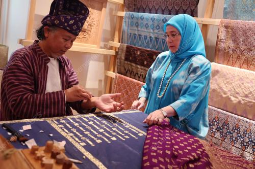 TUNKU AZIZAH AMINAH MAIMUNAH ISKANDARIAH