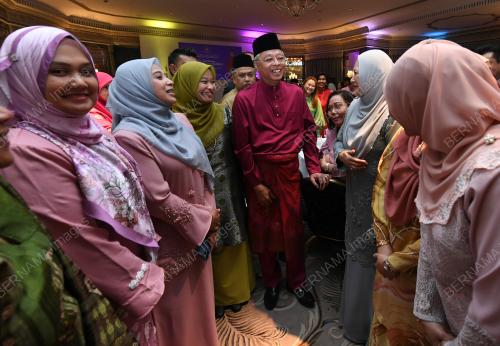 DATUK SERI ISMAIL SABRI YAAKOB