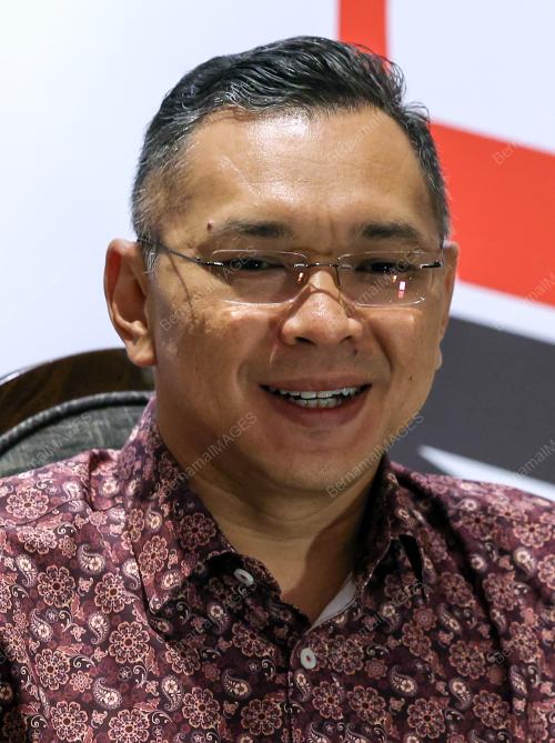 MAHADHIR AZIZ