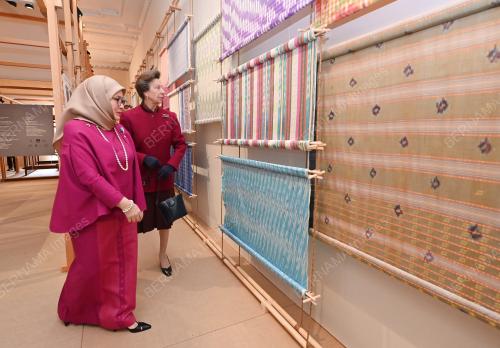 TUNKU HAJAH AZIZAH AMINAH MAIMUNAH ISKANDARIAH