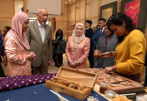 TUNKU AZIZAH AMINAH MAIMUNAH ISKANDARIAH