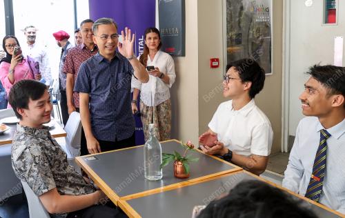 FAHMI FADZIL