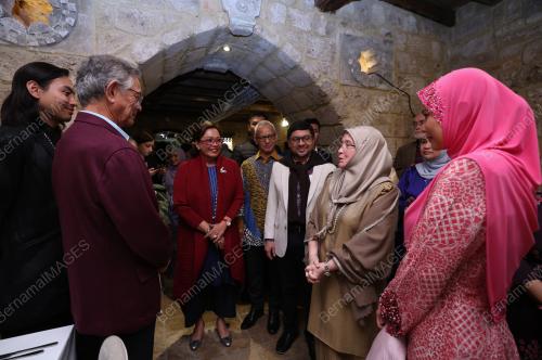 TUNKU AZIZAH AMINAH MAIMUNAH ISKANDARIAH