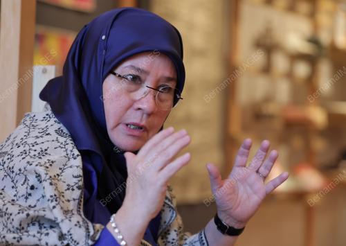 TUNKU AZIZAH AMINAH MAIMUNAH ISKANDARIAH
