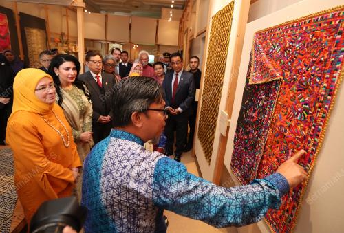 TUNKU AZIZAH AMINAH MAIMUNAH ISKANDARIAH