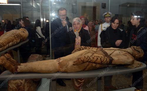 TUNKU AZIZAH AMINAH MAIMUNAH ISKANDARIAH